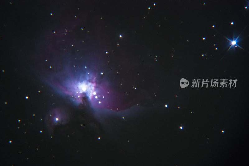 猎户座星云，也被称为梅西耶42,M42，或NGC 1976，是一个弥漫星云，位于猎户座带南部